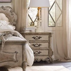 Beaumont Lane Traditional 3 Drawer Wooden Bedside Nightstand In Distressed Vintage White -Safavieh Furniture 510m0AATURL